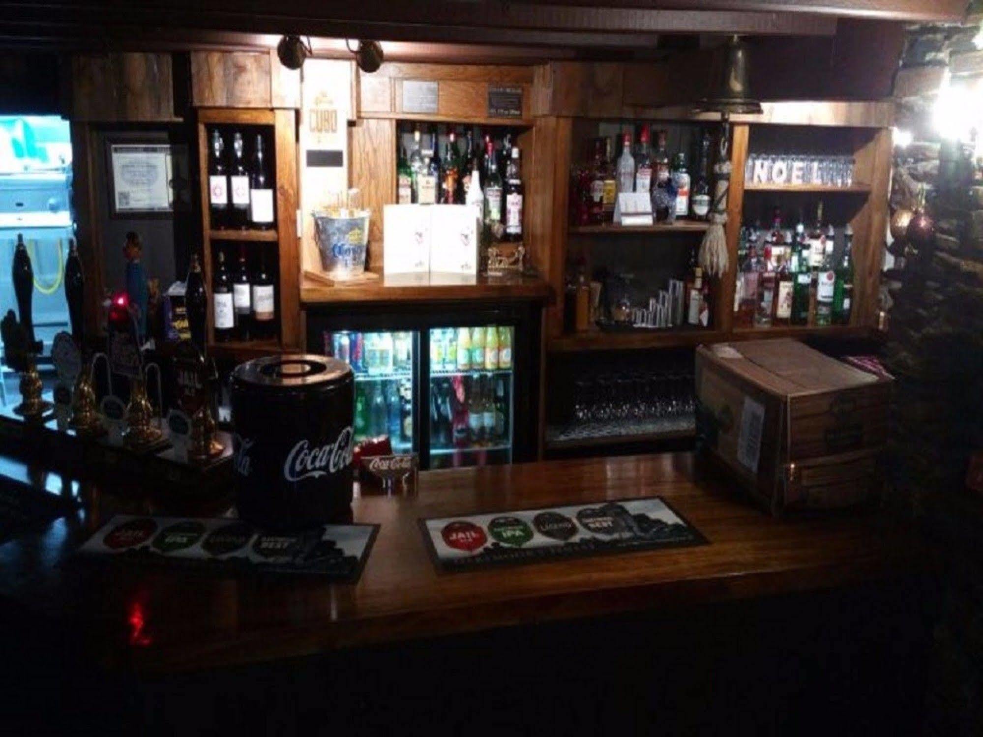 The Dolphin Inn คิงส์บริดจ์ ภายนอก รูปภาพ
