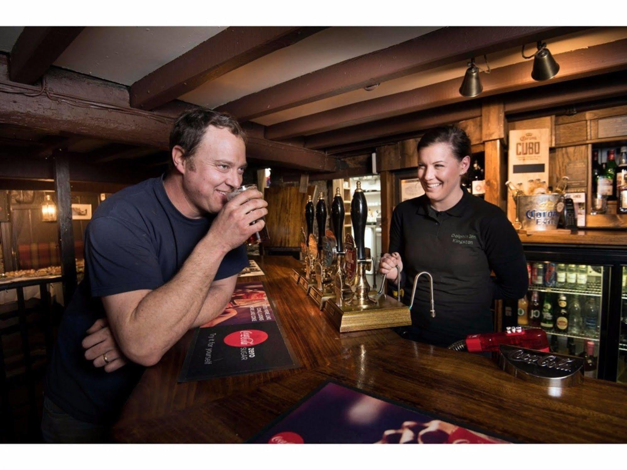 The Dolphin Inn คิงส์บริดจ์ ภายนอก รูปภาพ